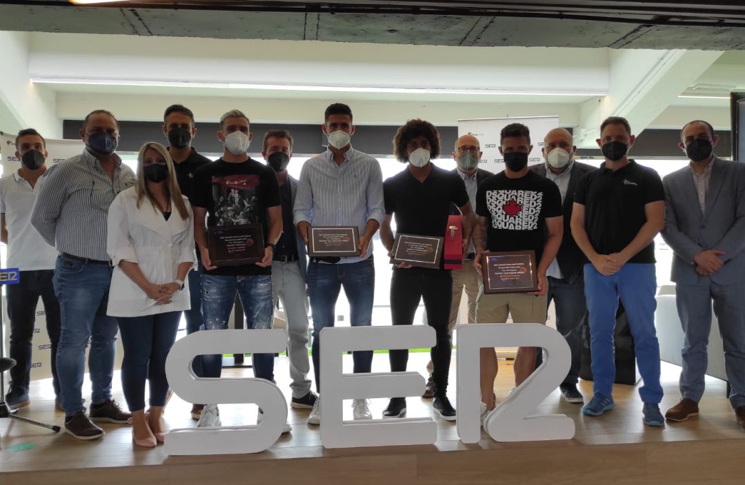 Los premiados, junto a autoridades y patrocinadores Los premiados, junto a autoridades y patrocinadores
