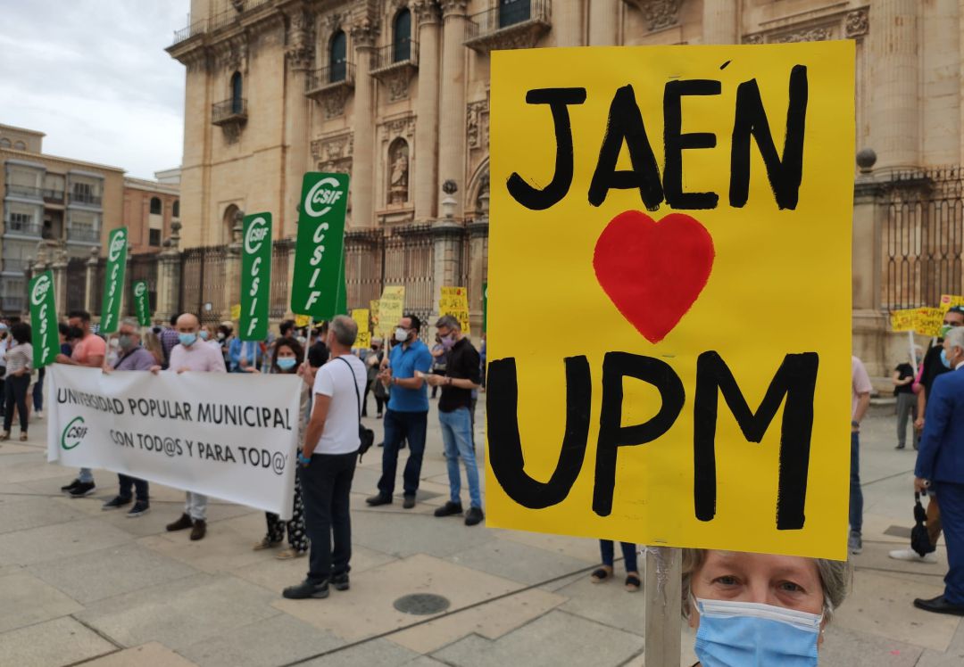 Hay temor e incertidumbre entre los trabajadores y trabajadoras de la Universidad Popular Municipal de Jaén que llevan más de un año sin trabajar Hay temor e incertidumbre entre los trabajadores y trabajadoras de la Universidad Popular Municipal de Jaén que llevan más de un año sin trabajar