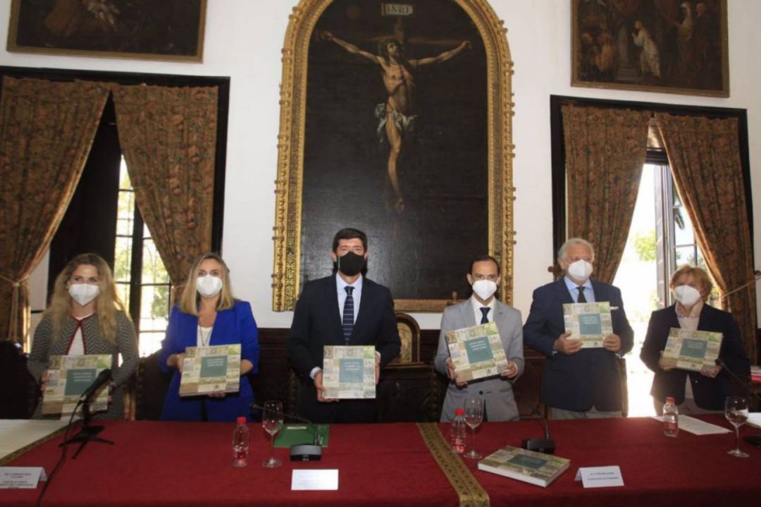 Momento de la presentación del libro este miércoles en Sanlúcar Momento de la presentación del libro este miércoles en Sanlúcar
