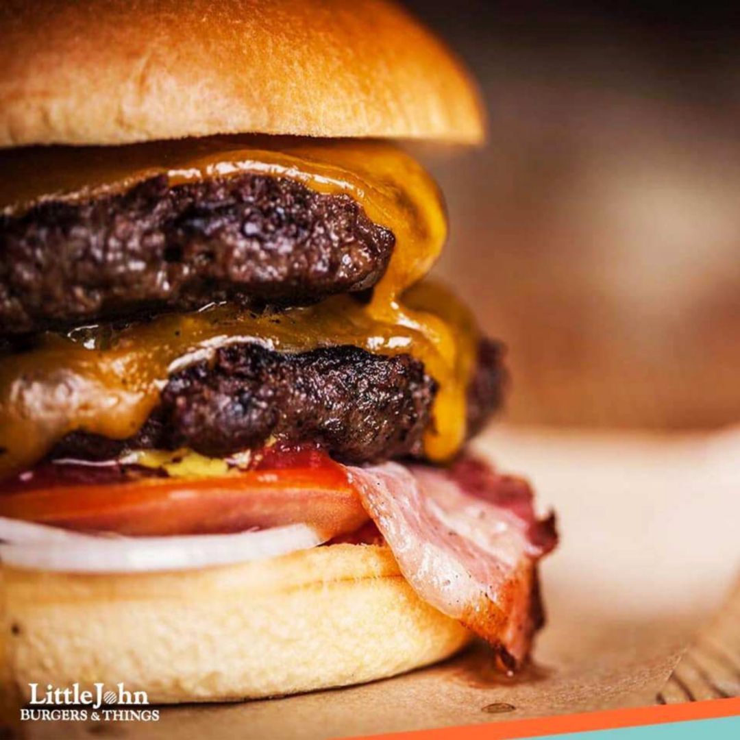 Espectacular hamburguesa gourmet en Little John Burger & Things, en Rota Espectacular hamburguesa gourmet en Little John Burger & Things, en Rota