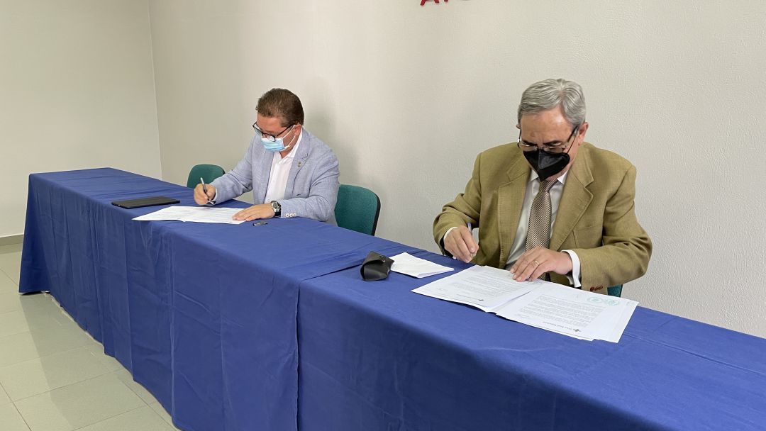 El alcalde de Andújar, Francisco Huertas y el presidente Provincial de Cruz Roja Española, José Boyano, han renovado el convenio entre el Ayuntamiento y la entidad El alcalde de Andújar, Francisco Huertas y el presidente Provincial de Cruz Roja Española, José Boyano, han renovado el convenio entre el Ayuntamiento y la entidad