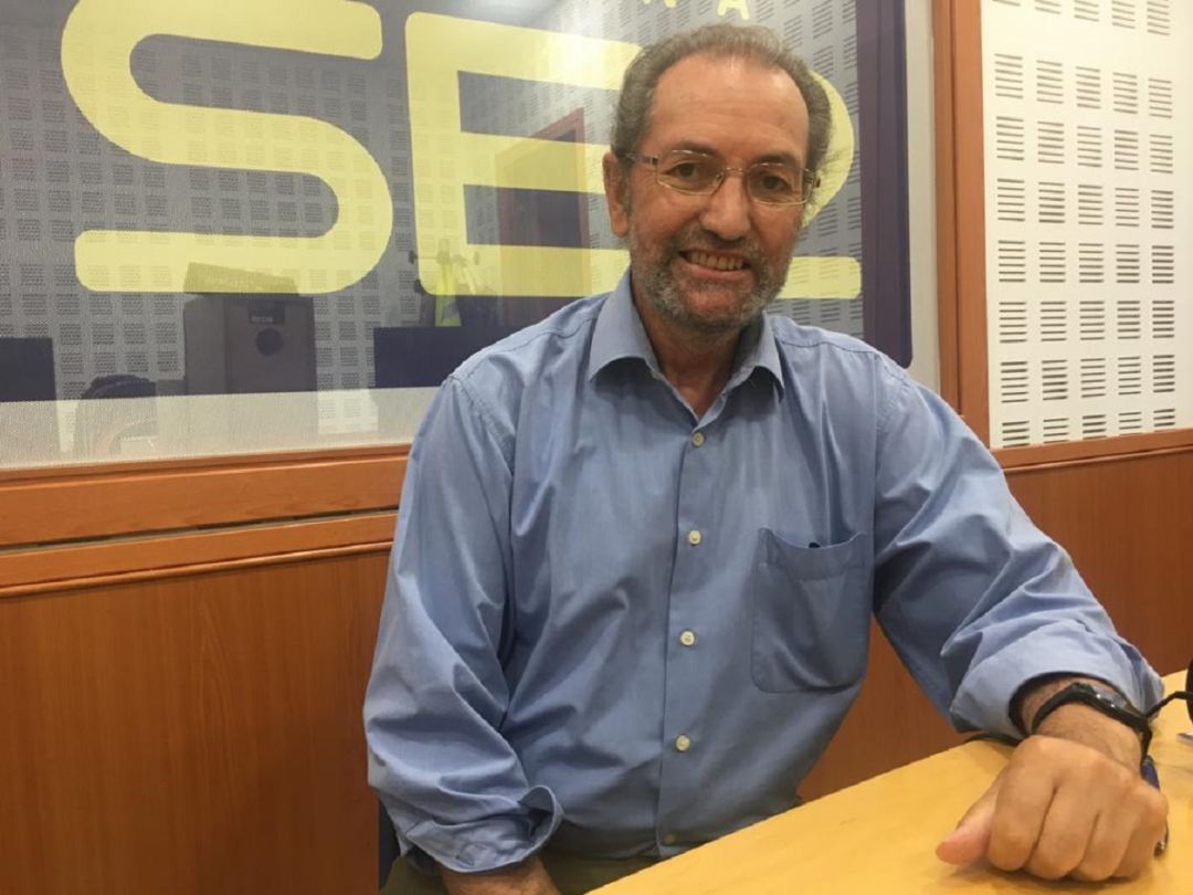 Pepe Larios, en el estudio de Radio Córdoba Cadena SER Pepe Larios, en el estudio de Radio Córdoba Cadena SER