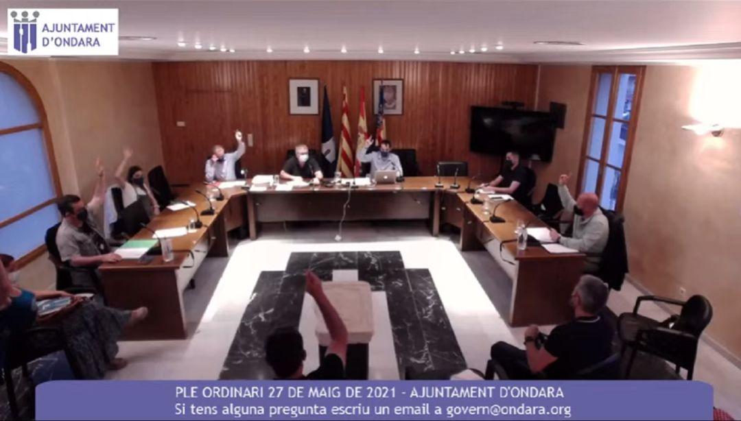 Momento de votación favorable al alquiler de la casa Catalá. Momento de votación favorable al alquiler de la casa Catalá.
