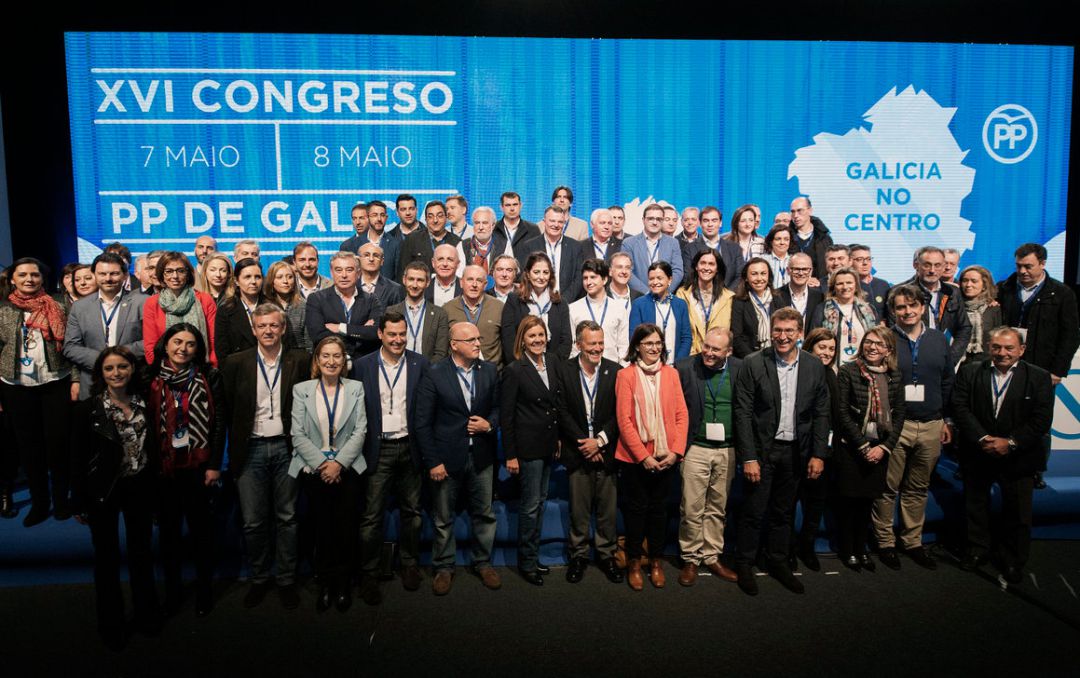 Foto de familia del 16 congreso del PPdeG Foto de familia del 16 congreso del PPdeG