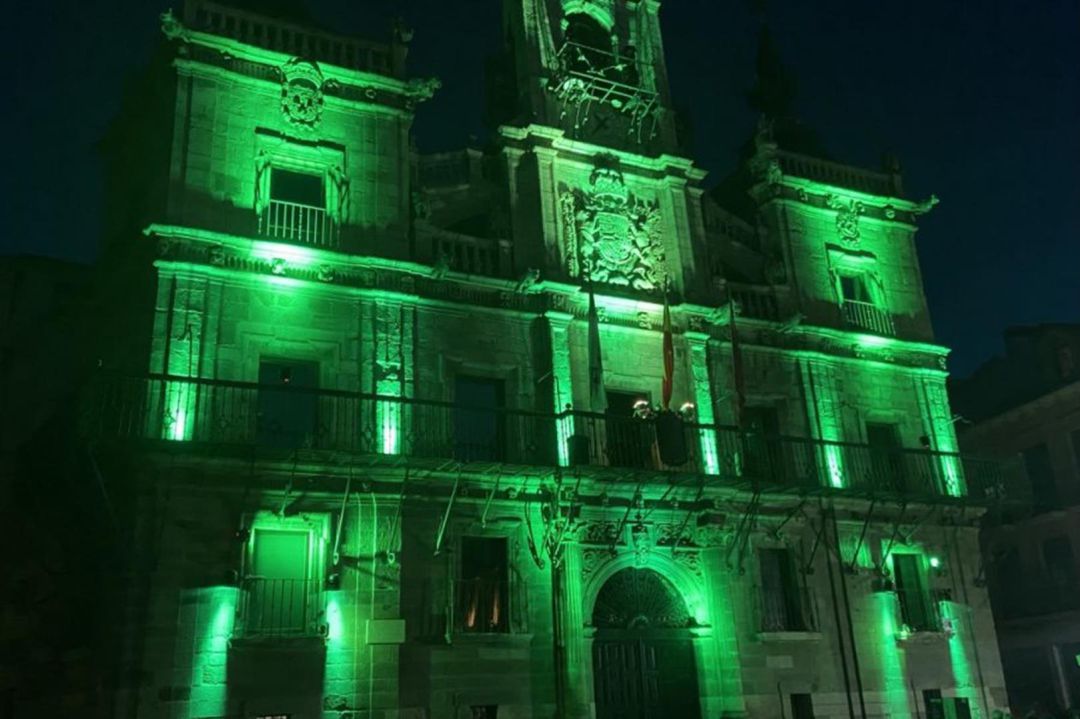 Así luce el Ayuntamiento de Astorga en tiempos de play-off Así luce el Ayuntamiento de Astorga en tiempos de play-off