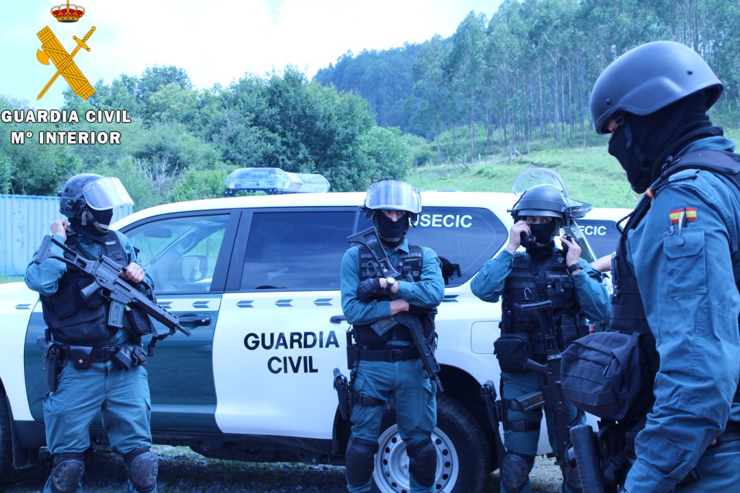 Miembros de la Unidad de Seguridad Ciudadana de la Comandancia de Cantabria. Miembros de la Unidad de Seguridad Ciudadana de la Comandancia de Cantabria.