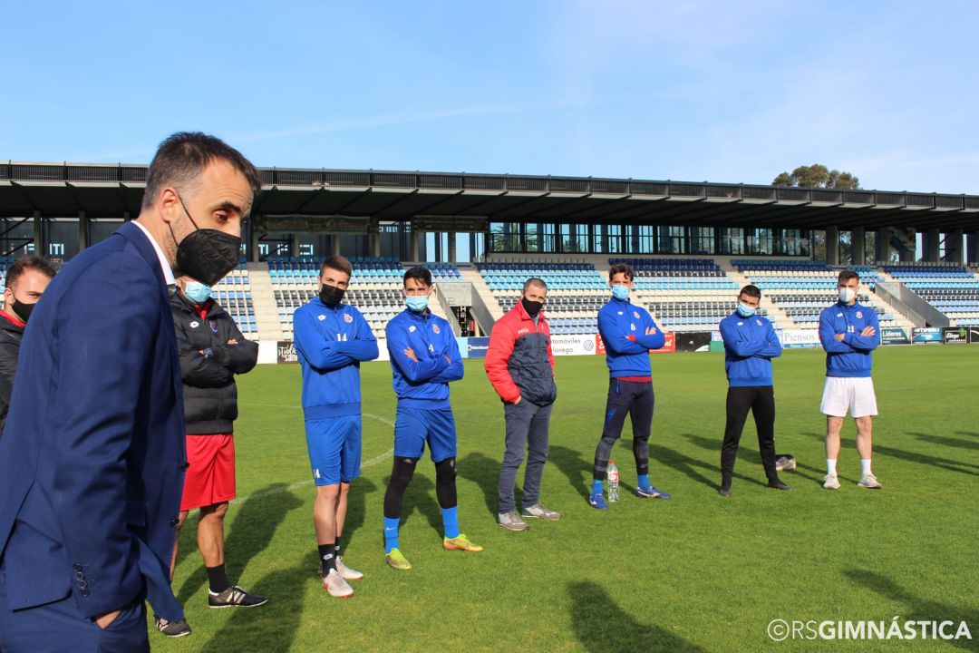 Siro del Barrio reunido con la plantilla y el cuerpo técnico Siro del Barrio reunido con la plantilla y el cuerpo técnico