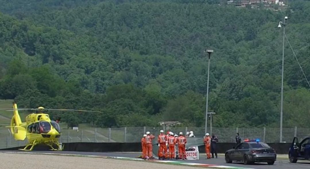 Los médicos atienden a Dupasquier sobre la pista de Mugello Los médicos atienden a Dupasquier sobre la pista de Mugello