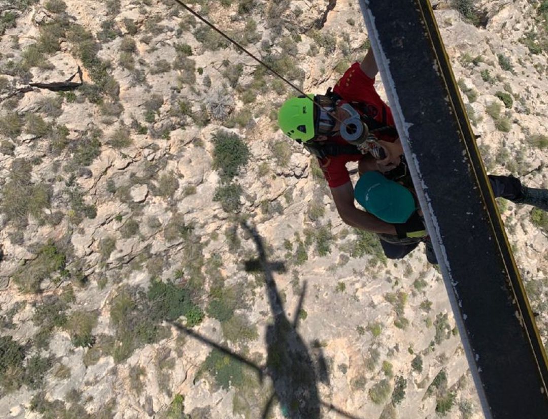 Rescatan en helicóptero a un cazador que cayó a un barranco mientras buscaba una pieza en Abanilla Rescatan en helicóptero a un cazador que cayó a un barranco mientras buscaba una pieza en Abanilla
