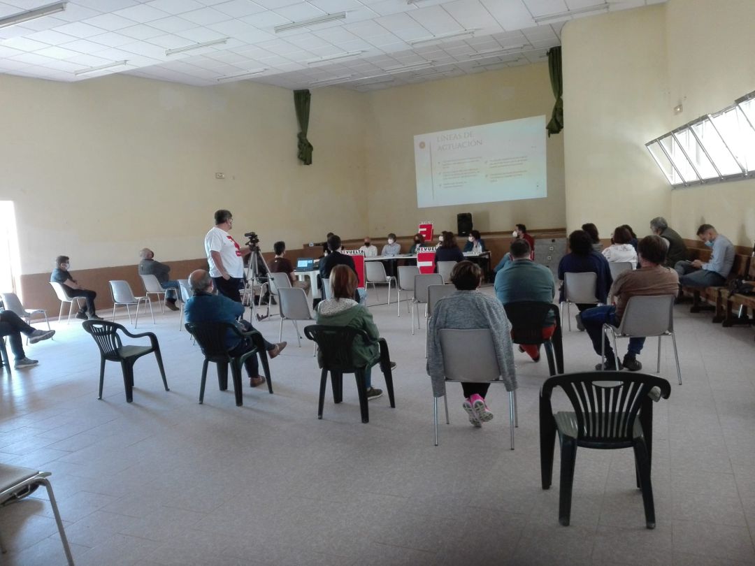 Presentación de la iniciativa en Fuentes de Ropel Presentación de la iniciativa en Fuentes de Ropel