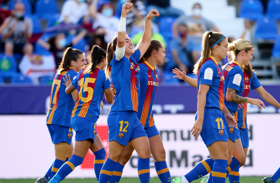 Las jugadoras del Barcelona celebran el primer gol del partido Las jugadoras del Barcelona celebran el primer gol del partido