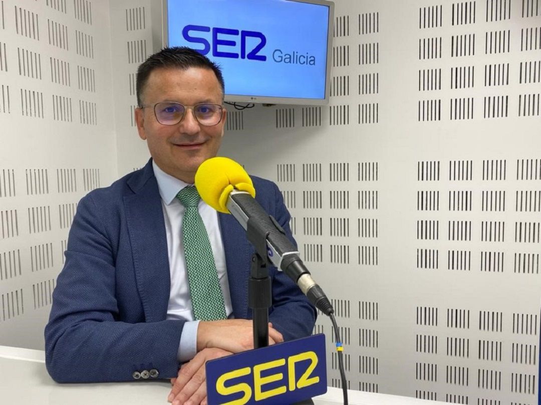 El conselleiro de medio rural, José González, en el estudio de Radio Galicia. El conselleiro de medio rural, José González, en el estudio de Radio Galicia.