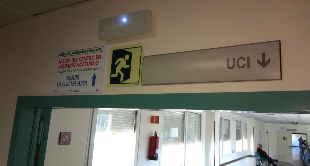 Acceso a la UCI en un hospital. Acceso a la UCI en un hospital.