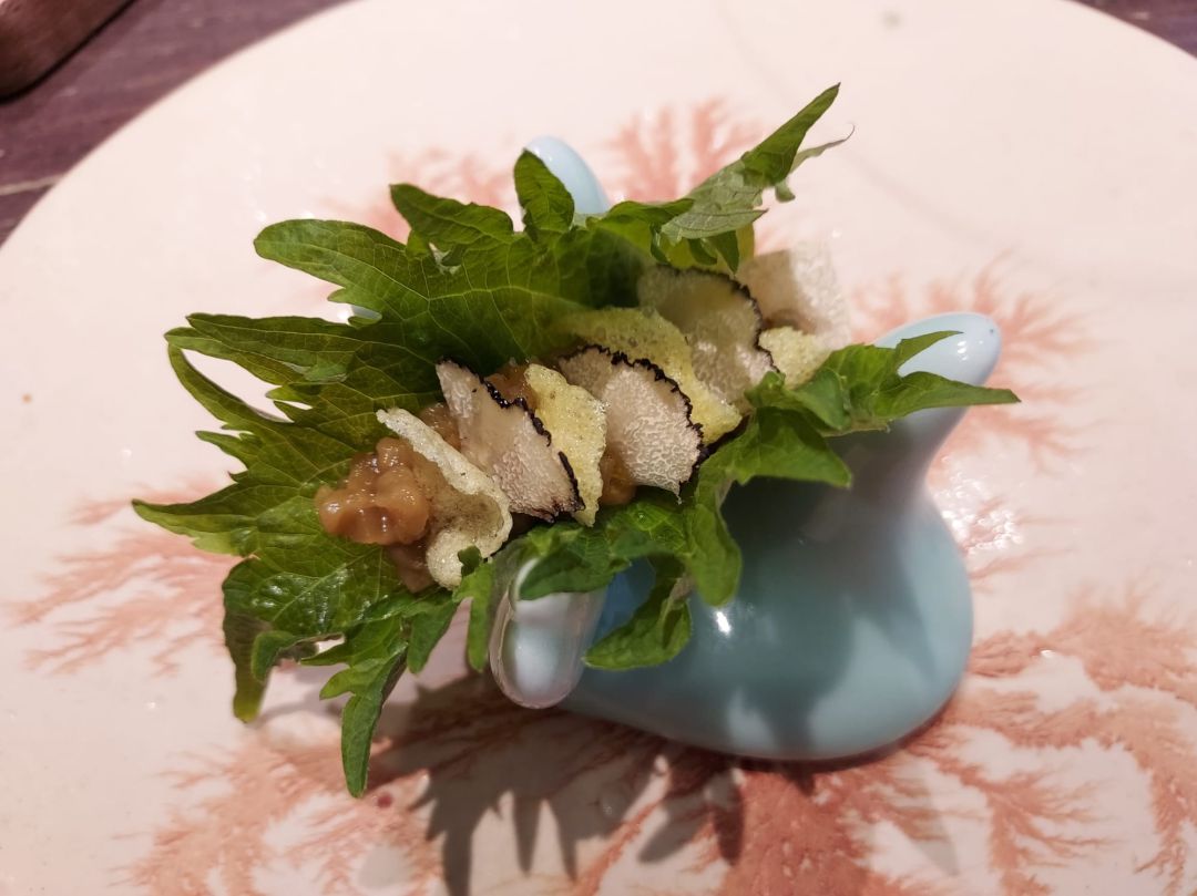 Uno de los platos que componen el menú Verde del restaurante El Invernadero, de Rodrigo de la Calle. Uno de los platos que componen el menú Verde del restaurante El Invernadero, de Rodrigo de la Calle.