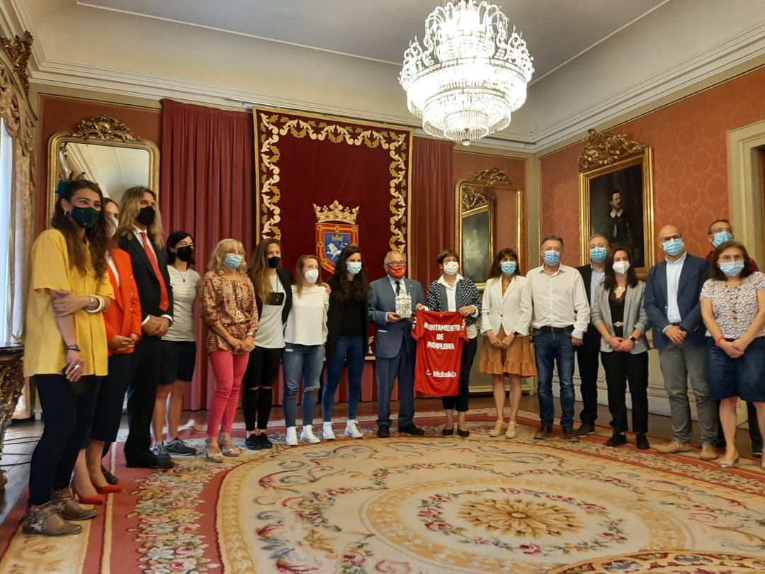 El presidente de Osasuna Luis Sabalza en la recepción oficial en el Ayuntamiento de Pamplona al equipo femenino El presidente de Osasuna Luis Sabalza en la recepción oficial en el Ayuntamiento de Pamplona al equipo femenino