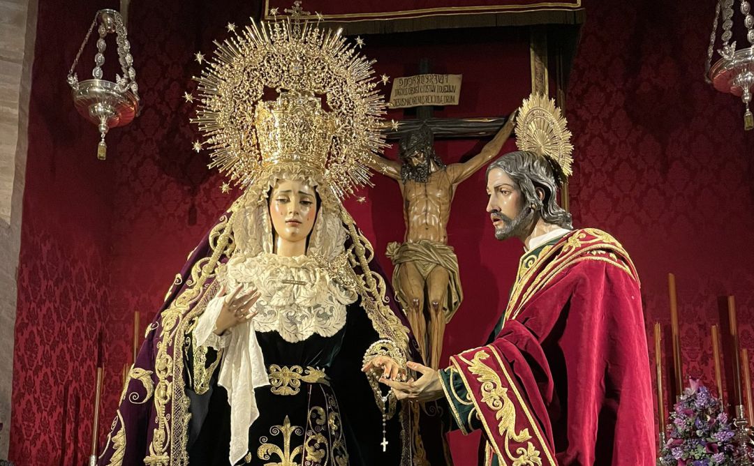 Los titulares de la Hermandad de Los Javieres en su capilla de la Parroquia de Omnium Sanctorum durante la pasada Semana Santa Los titulares de la Hermandad de Los Javieres en su capilla de la Parroquia de Omnium Sanctorum durante la pasada Semana Santa