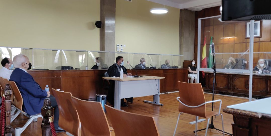 La Sección Tercera de la Audiencia de Jaén ha suspendido la vista en la que se juzgará al contable y al auditor de la cooperativa La Unión La Sección Tercera de la Audiencia de Jaén ha suspendido la vista en la que se juzgará al contable y al auditor de la cooperativa La Unión