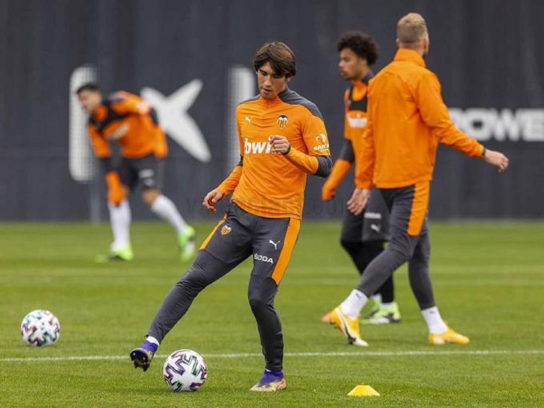 Jesús Vázquez, en un entrenamiento con el Valencia. Jesús Vázquez, en un entrenamiento con el Valencia.