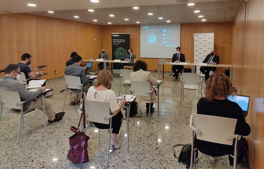 Rueda de prensa para presentar el Informe sectorial de la industria cerámica presntado por Deloitte Rueda de prensa para presentar el Informe sectorial de la industria cerámica presntado por Deloitte