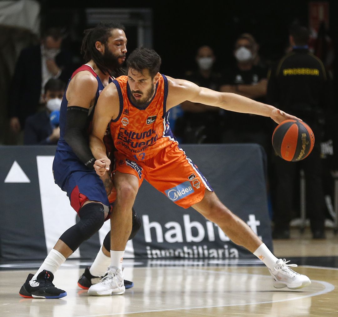Kalinic, ante el Baskonia. Kalinic, ante el Baskonia.