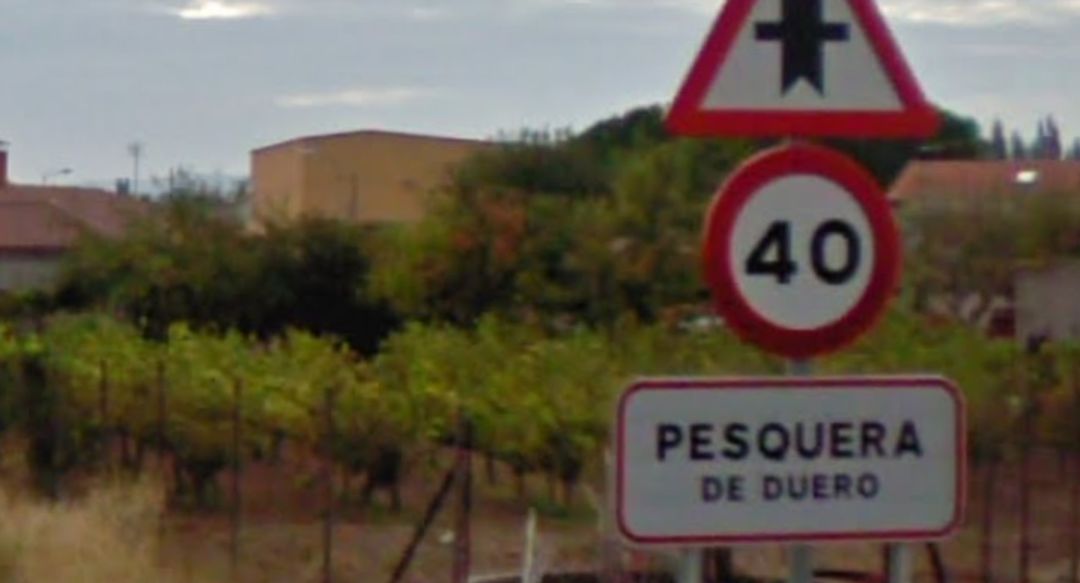 Acceso a la localidad de Pesquera de Duero Acceso a la localidad de Pesquera de Duero