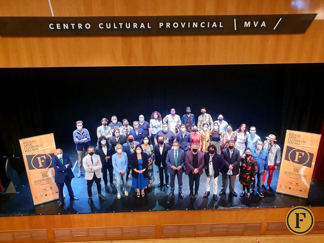 Foto de familia tras la presentación de la nueva edición de la Bienal de Flamenco que organiza la Diputación de Málaga Foto de familia tras la presentación de la nueva edición de la Bienal de Flamenco que organiza la Diputación de Málaga