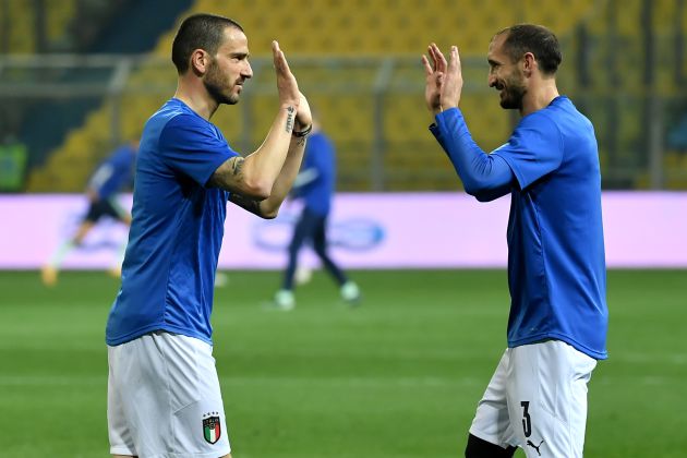 Bonucci y Chiellini en un calentamiento con Italia Bonucci y Chiellini en un calentamiento con Italia