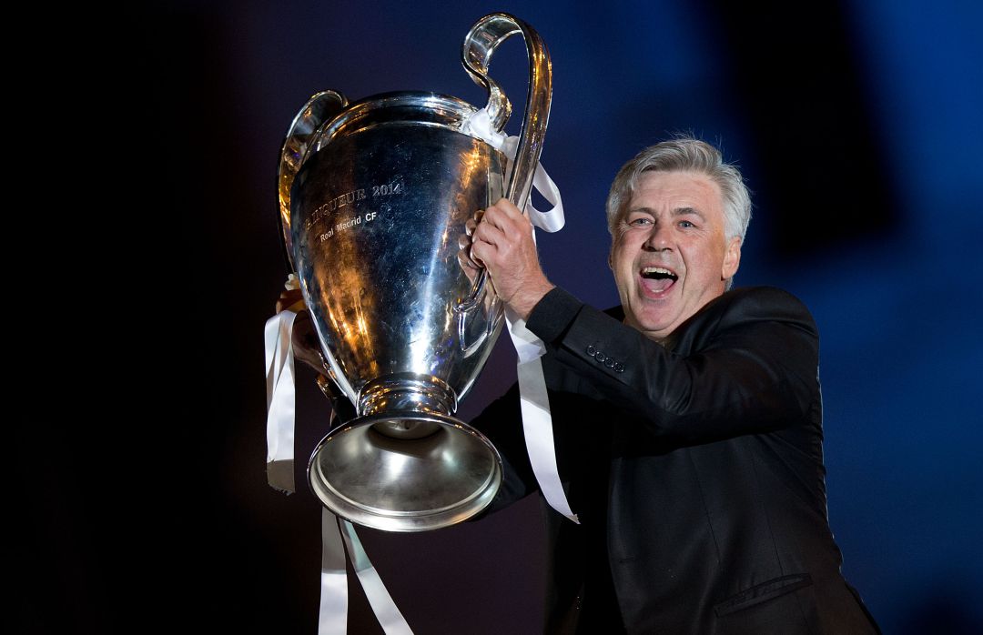 Carlo Ancelotti, con la Décima del Real Madrid en mayo de 2014 Carlo Ancelotti, con la Décima del Real Madrid en mayo de 2014