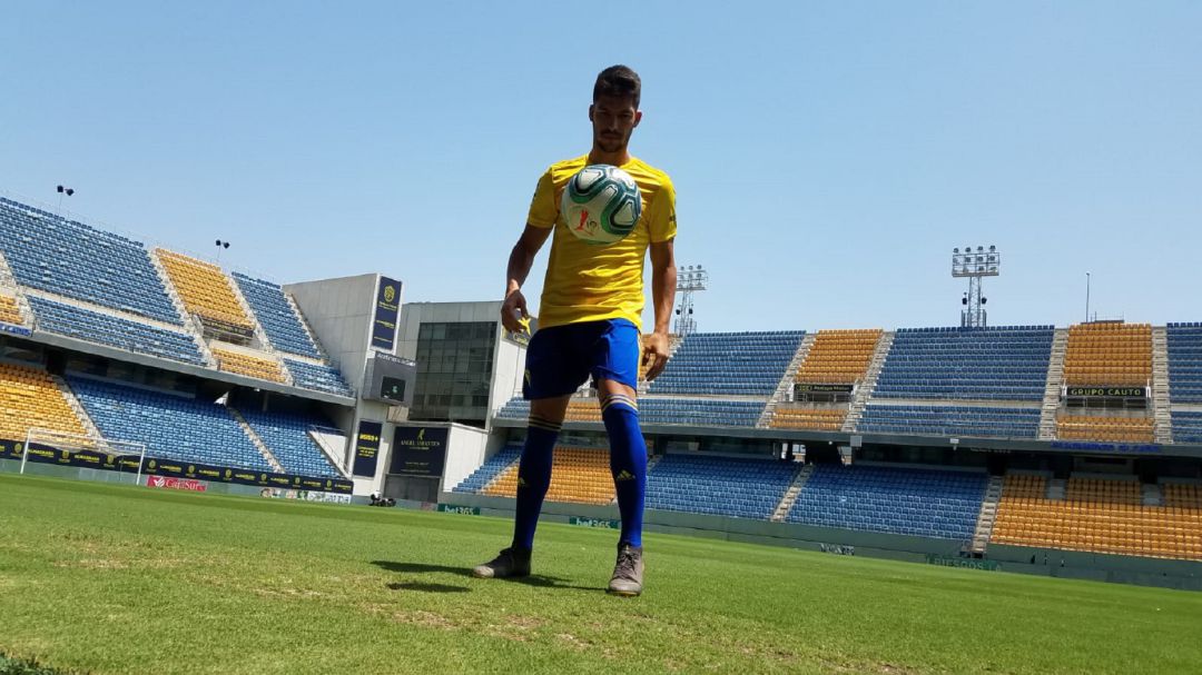 Caye Quintana en la presentación como jugador del Cádiz. Caye Quintana en la presentación como jugador del Cádiz.