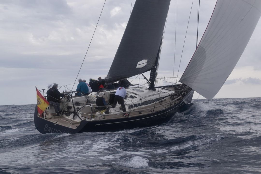 'Brujo' en plena regata. 'Brujo' en plena regata.