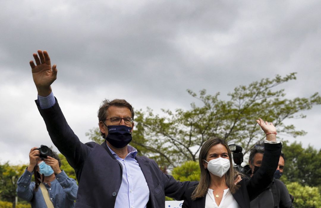 El presidente de la Xunta y líder del PPdeG, Alberto Núñez Feijóo, y la presidenta del Comité Organizador del próximo congreso, Pepa Pardo, clausuran la junta directiva del partido este martes en Santiago de Compostela, durante la que anunció que se presentará a la reelección como líder del PPdeG. El presidente de la Xunta y líder del PPdeG, Alberto Núñez Feijóo, y la presidenta del Comité Organizador del próximo congreso, Pepa Pardo, clausuran la junta directiva del partido este martes en Santiago de Compostela, durante la que anunció que se presentará a la reelección como líder del PPdeG.