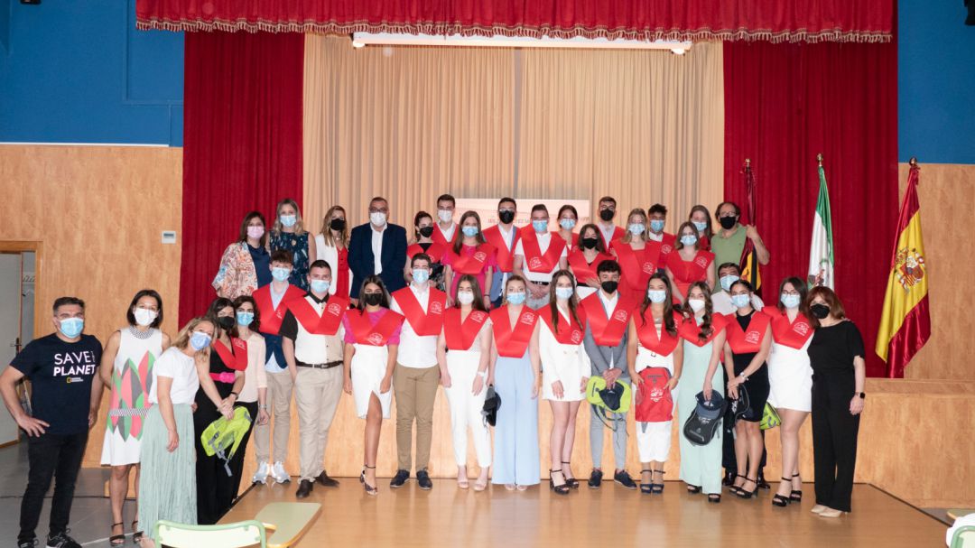 Foto de familia de uno de unos grupos graduados Foto de familia de uno de unos grupos graduados