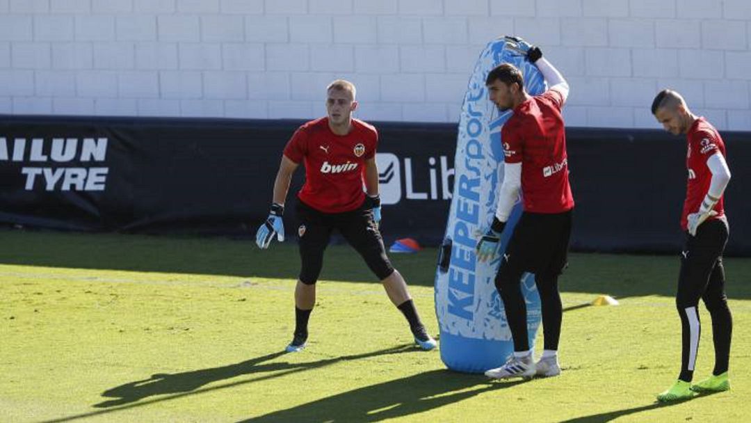 Cillessen, Rivero y Jaume, durante un entrenamiento en Paterna Cillessen, Rivero y Jaume, durante un entrenamiento en Paterna