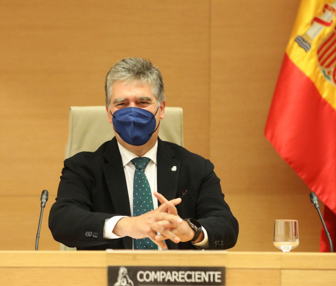El ex director general de la Policía Ignacio Cosidó Gutiérrez a su llegada a la Comisión de Investigación sobre la utilización de medios de Interior para favorecer al PP y anular pruebas en casos de corrupción, a 1 de junio de 2021, en la Sala Prim del Congreso de los Diputados, en Madrid, (España). Cosidó responde a las preguntas tras las acusaciones de Villarejo el pasado jueves quien le señaló como el alto cargo que le encargó la llamada 'Operación Kitchen'. Según explicó en la comisión, fue Cosidó quien le encargó que captara al chófer de Luis Bárcenas para espiar al extesorero del PP y recuperar documentación comprometida para el PP. El ex director general de la Policía Ignacio Cosidó Gutiérrez a su llegada a la Comisión de Investigación sobre la utilización de medios de Interior para favorecer al PP y anular pruebas en casos de corrupción, a 1 de junio de 2021, en la Sala Prim del Congreso de los Diputados, en Madrid, (España). Cosidó responde a las preguntas tras las acusaciones de Villarejo el pasado jueves quien le señaló como el alto cargo que le encargó la llamada 'Operación Kitchen'. Según explicó en la comisión, fue Cosidó quien le encargó que captara al chófer de Luis Bárcenas para espiar al extesorero del PP y recuperar documentación comprometida para el PP.