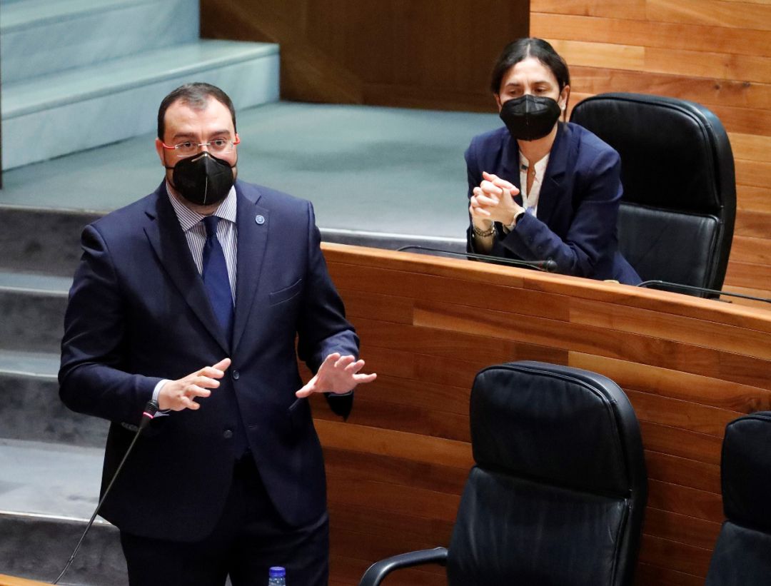 El Presidente del Principado, Adrián Barbón, durante una de sus intervenciones en el Pleno de la Junta General El Presidente del Principado, Adrián Barbón, durante una de sus intervenciones en el Pleno de la Junta General