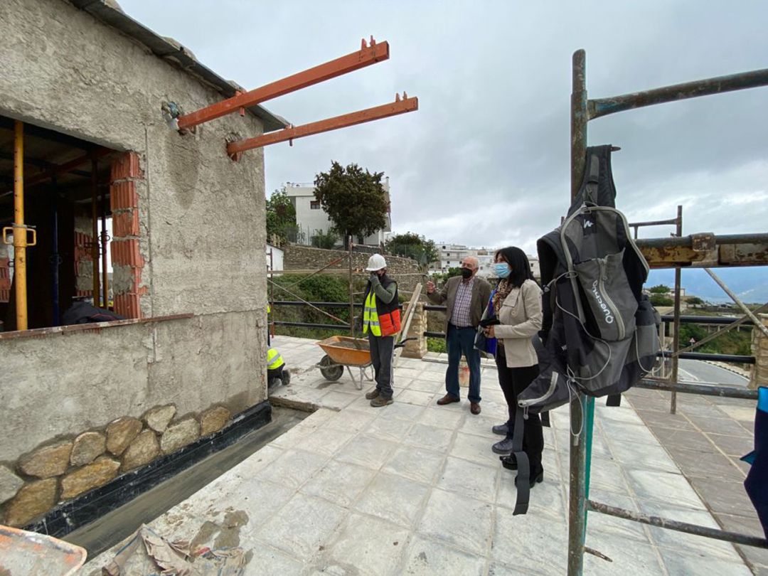 Trabajos en una obra pública en Cáñar (Granada), visitados en mayo de 2020 por la subdelegada del Gobierno, Inmaculada López Calahorro Trabajos en una obra pública en Cáñar (Granada), visitados en mayo de 2020 por la subdelegada del Gobierno, Inmaculada López Calahorro