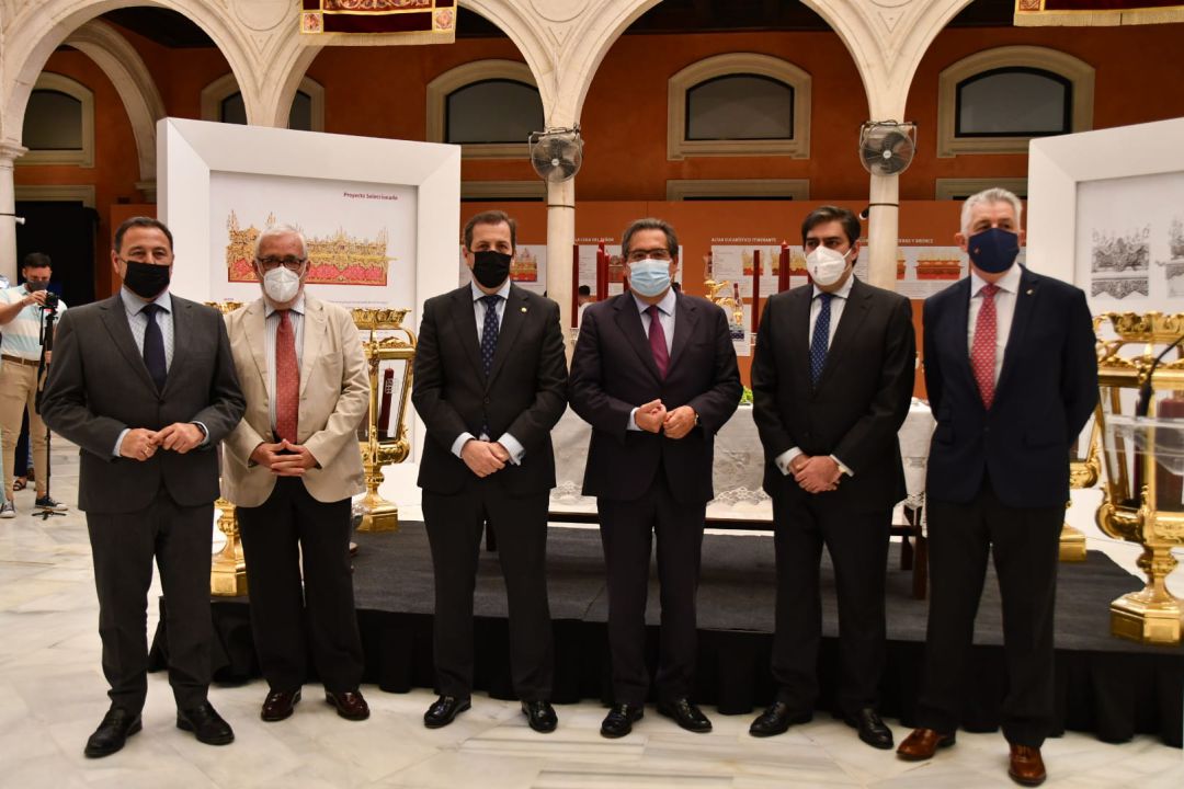 Imagen de la inauguración de las exposiciones de la Sagrada Cena y Santa Genoveva en Cajasol Imagen de la inauguración de las exposiciones de la Sagrada Cena y Santa Genoveva en Cajasol