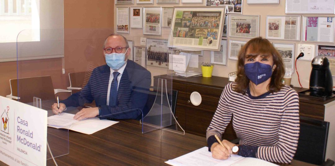 Ximo Montenegro, gerente de Quirónsalud Valencia, y Ana Belén Díaz, directora de la Casa Ronald McDonald Ximo Montenegro, gerente de Quirónsalud Valencia, y Ana Belén Díaz, directora de la Casa Ronald McDonald