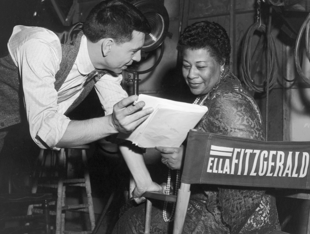 Ella Fitzgerald durante un rodaje Ella Fitzgerald durante un rodaje