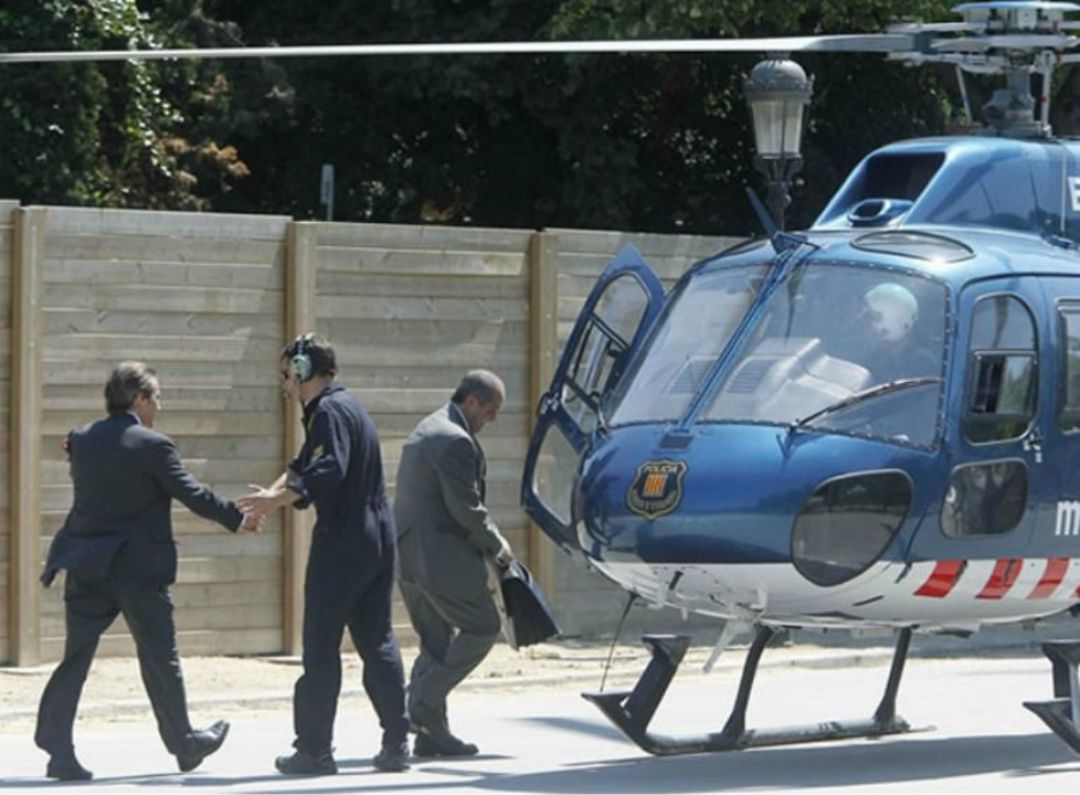 Los políticos tuvieron que acceder en helicóptero al Parlament Los políticos tuvieron que acceder en helicóptero al Parlament