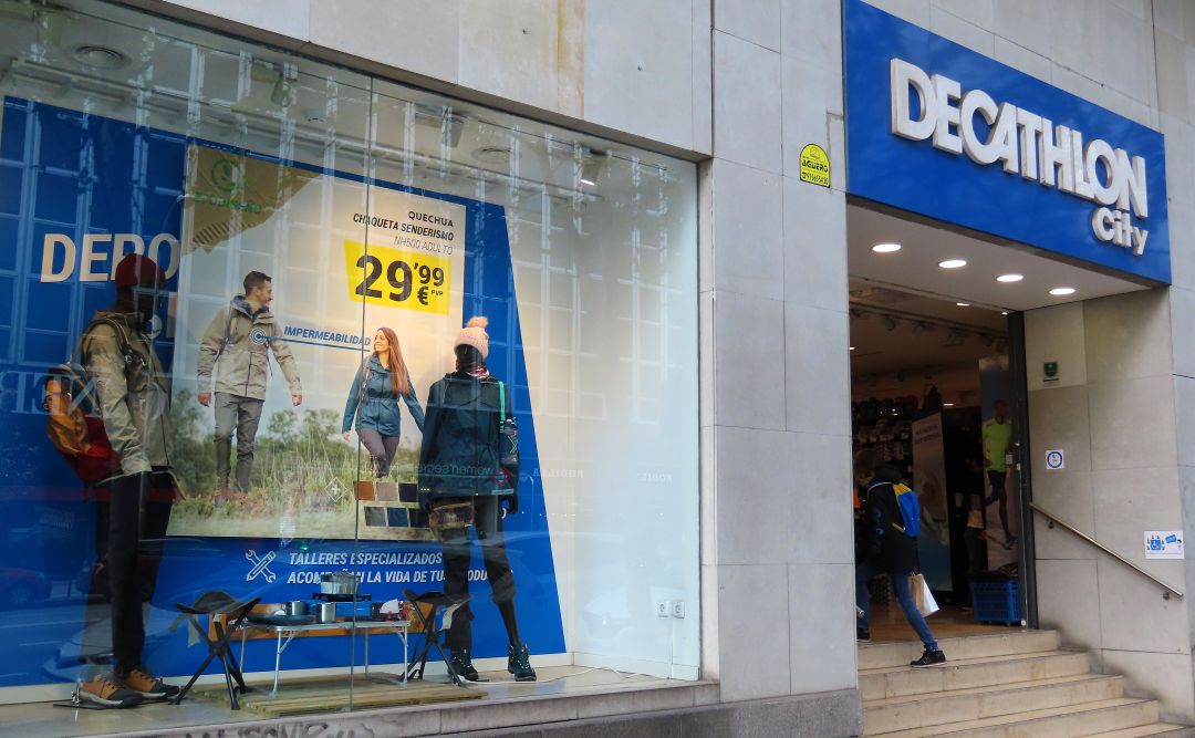Una tienda de Decathlon en Madrid. Una tienda de Decathlon en Madrid.