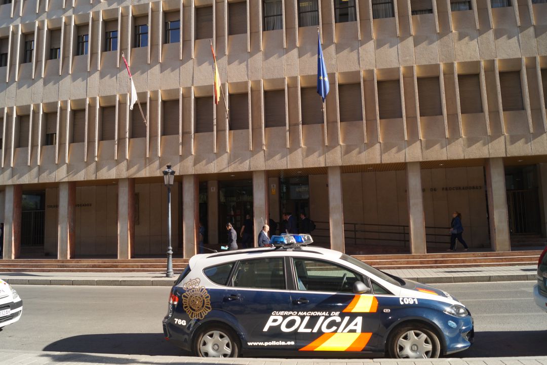 Previsto el juicio con jurado por el caso Jairo Arcos en el que piden 15 años para el policía local acusado Previsto el juicio con jurado por el caso Jairo Arcos en el que piden 15 años para el policía local acusado