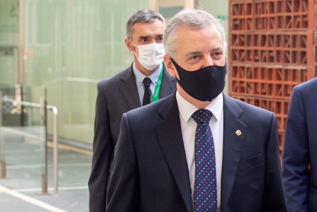 -El lehendakari, Iñigo Urkullu, a su llegada a la sede del Parlamento Vasco en Vitoria para participar en el pleno de control -El lehendakari, Iñigo Urkullu, a su llegada a la sede del Parlamento Vasco en Vitoria para participar en el pleno de control