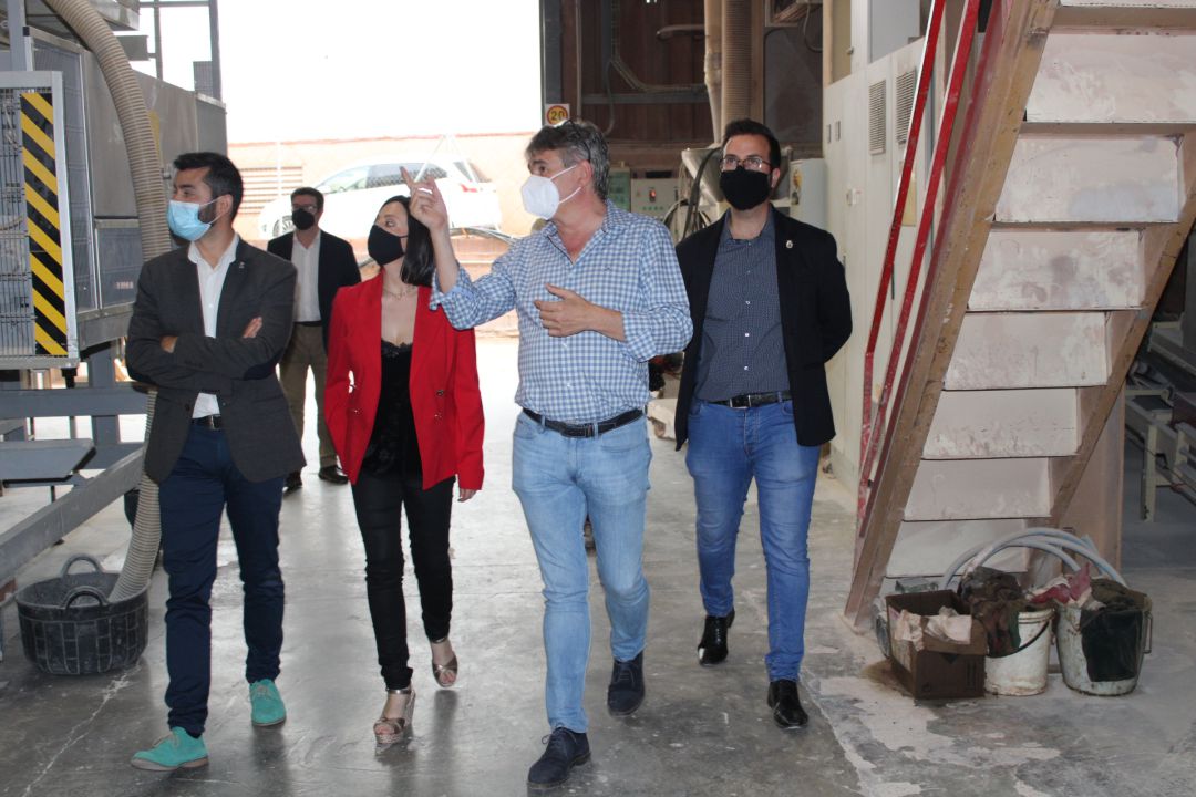 Visita de la secretaria autonómica de Economía a l'Alcora Visita de la secretaria autonómica de Economía a l'Alcora