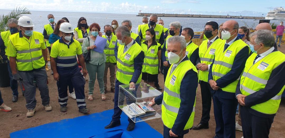 Colocación de la primera piedra simbólica de las obras de la playa de Valleseco, en Santa Cruz de Tenerife Colocación de la primera piedra simbólica de las obras de la playa de Valleseco, en Santa Cruz de Tenerife