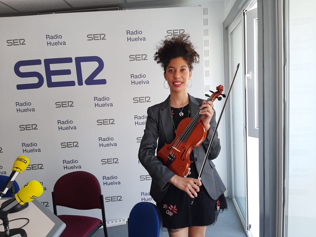 Ana Elena Serrano Roldán, violinista y cantante lírica onubense Ana Elena Serrano Roldán, violinista y cantante lírica onubense