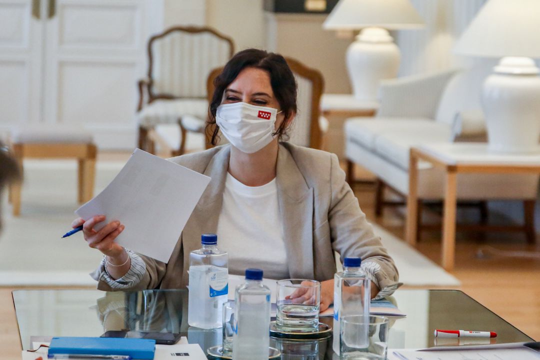 La presidenta en funciones de la Comunidad de Madrid, Isabel Díaz Ayuso, durante una reunión con la presidenta de la Fundación ECOMAR y doble campeona olímpica, Theresa Zabell. La presidenta en funciones de la Comunidad de Madrid, Isabel Díaz Ayuso, durante una reunión con la presidenta de la Fundación ECOMAR y doble campeona olímpica, Theresa Zabell.
