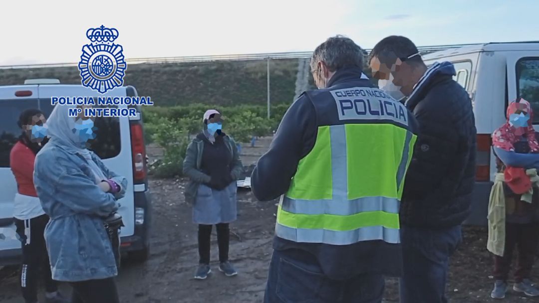 Imagen de la inspección policial en la finca agrícola Imagen de la inspección policial en la finca agrícola