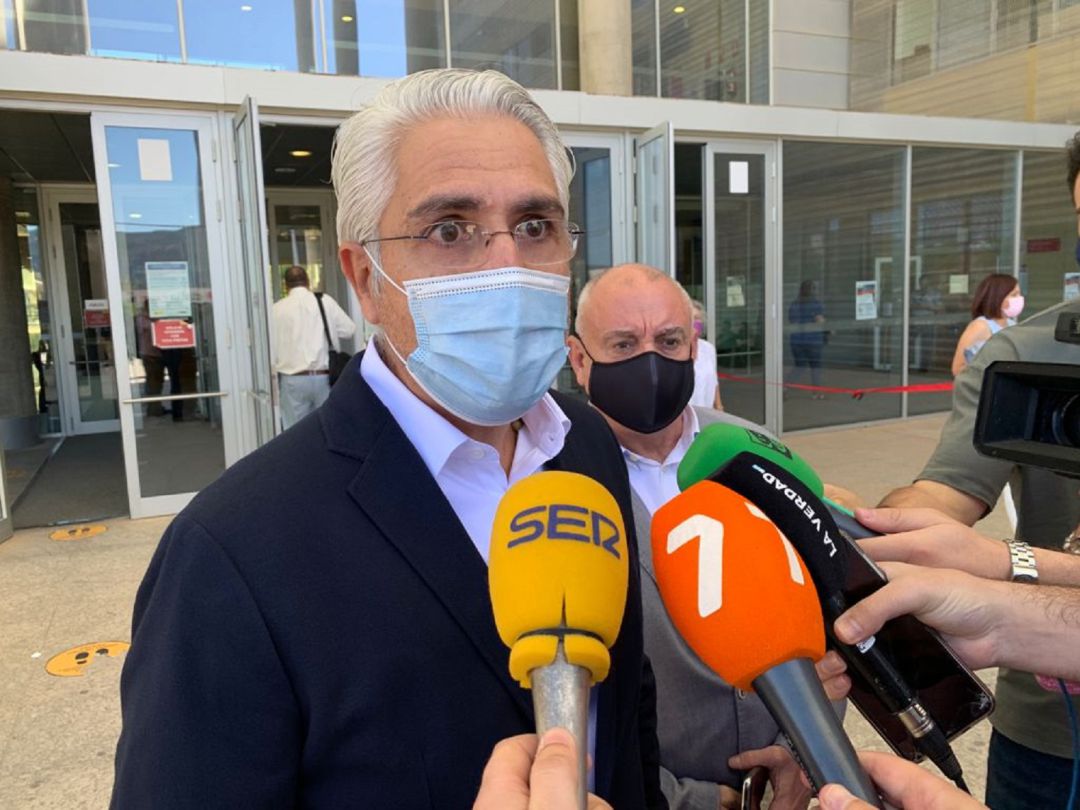 Mauricio García de la Vega a la salida del juzgado Mauricio García de la Vega a la salida del juzgado