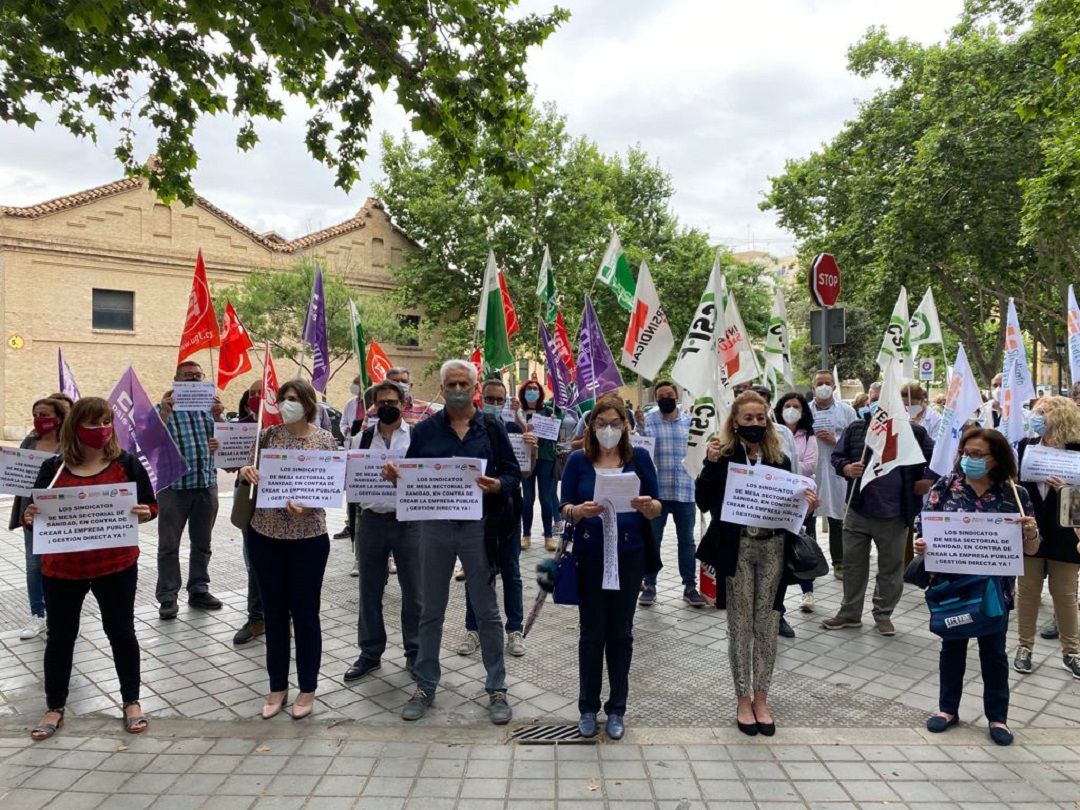 Reoresentantes de los sindicatos de la Mesa Sectorial de Sanidad se concentran ante la Conselleria de Sanitat para protestar por la creación de la Empresa Pública de Salud Reoresentantes de los sindicatos de la Mesa Sectorial de Sanidad se concentran ante la Conselleria de Sanitat para protestar por la creación de la Empresa Pública de Salud